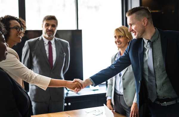 mortgage broker vs real estate agent